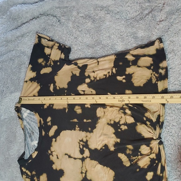 No Boundaries Tie Dye Knot Pull Over Shirt - Picture 5 of 8